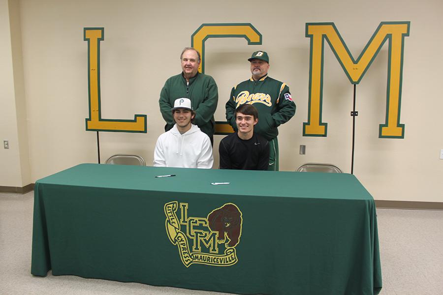 Baseball+Players+Sign+with+Colleges