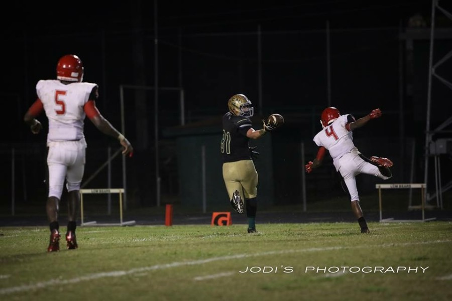 Mitchell Lee catches the pass before making a touchdown.
