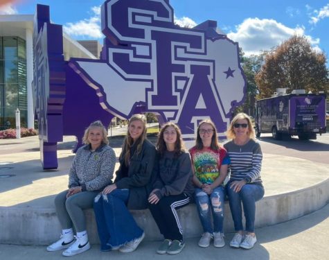 Art teacher Betsy Bland and some of her advanced art students recently enjoyed touring the SFA campus. Pictured from left to right are: Gracie Johnson, Makinzi Stevens, Alex Fenton, Carlee Dupuy, and art teacher Betsy Bland. 